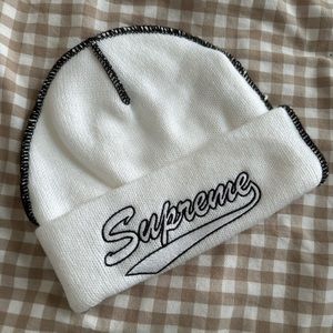 Supreme Contrast Stitch Beanie - White FW22